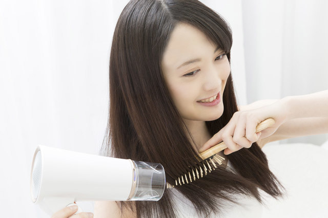 ウィッグを着けたままブロー